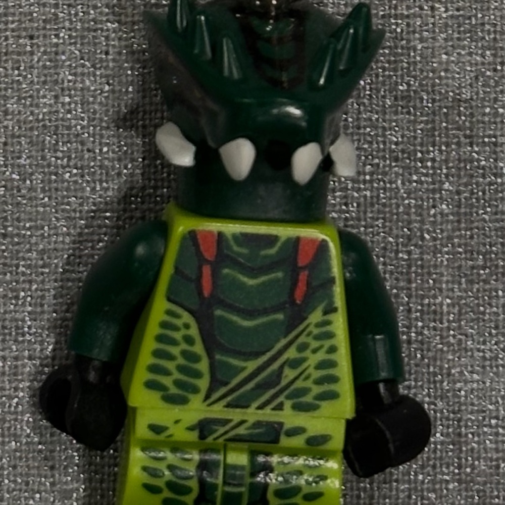 **NWT** LEGO Ninjago Venomari Warrior Green and Black Key Chain